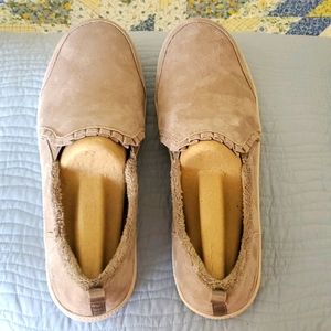 SKECHERS PLUSH SLIP ON SHOE